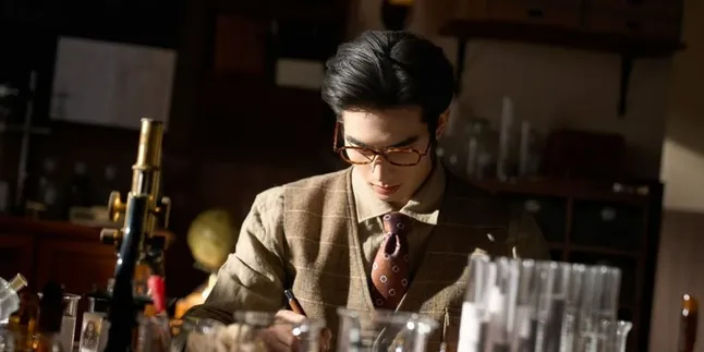 Latest Photoshoot of Song Weilong in Vintage Attire, Radiating the Aura of a Young Gentleman