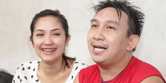 Piala Dunia, Augie dan Istri Kompak Dukung Tim...