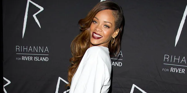 [Pic] Rihanna Tampil Cantik di Artwork Single 'What Now'