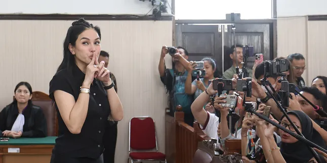 Pihak Reza Gladys Buka Suara Usai Vonis Nikita Mirzani 4 Tahun Penjara Pihak Reza Gladys Buka Suara Usai Vonis Nikita Mirzani 4 Tahun Penjara