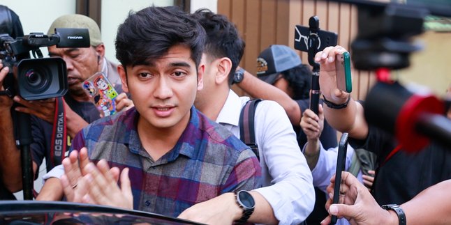 Teuku Ryan Explains About Saying Ria Ricis 'Flat' Until Wanting Breast Implants Inbox