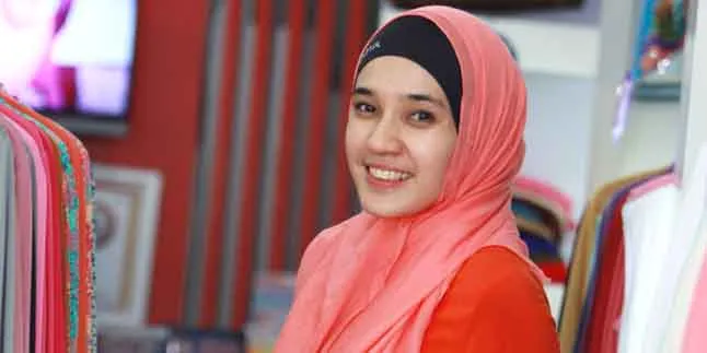 Pilih Berhijab, Dhini Aminarti: Hati Aku Jauh Lebih Tenang Pilih Berhijab, Dhini Aminarti: Hati Aku Jauh Lebih Tenang