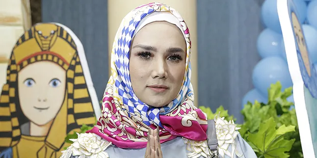 Pilih Berhijab, Mulan Jameela Berikan Baju Seksi Pada Orang Terdekatnya Saja
