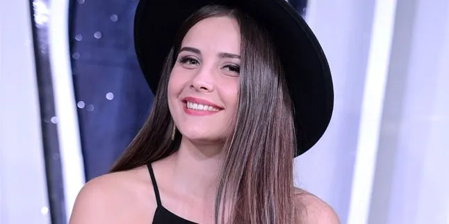 Pinang Dibelah Dua, Ibunda Selin Sezgin Cantik dan Awet Muda