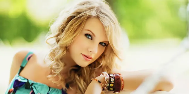 Pindah, Taylor Swift Bawa Orang Tua ke Rumah Barunya