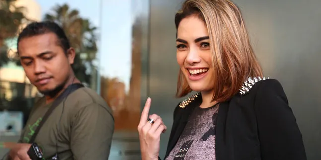 Pingsan, Nikita Mirzani Dilarikan ke Rumah Sakit Pingsan, Nikita Mirzani Dilarikan ke Rumah Sakit