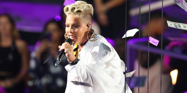 Pink Ungkap Bagaimana Kolaborasinya Dengan Eminem Bisa Terjadi