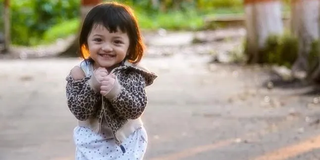 Pipi Tembem Bikin Gemas, Ekspresi Baby Arsy Mirip Emoticon Pipi Tembem Bikin Gemas, Ekspresi Baby Arsy Mirip Emoticon