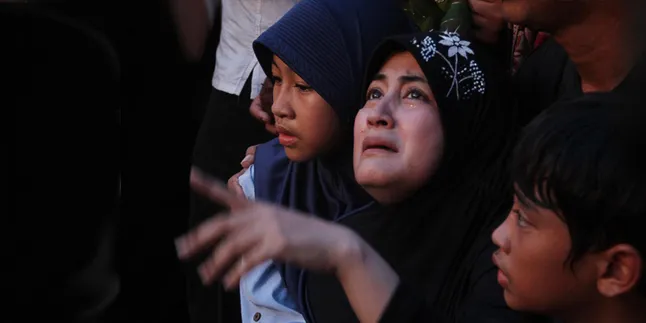 Pipik Dian Irawati dan Anak Luka Bakar di Kaki