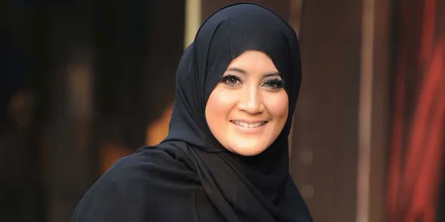 Pipik Dian Irawati: Cari Arti dan Makna Hijab Pipik Dian Irawati: Cari Arti dan Makna Hijab