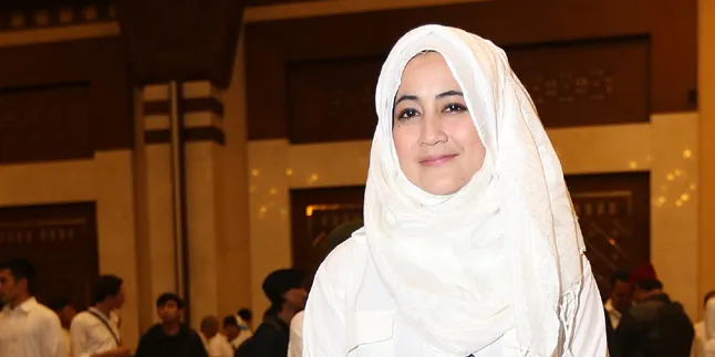 Pipik Dian Irawati Mulai Merasa Tak Nyaman Hidup Sendiri Pipik Dian Irawati Mulai Merasa Tak Nyaman Hidup Sendiri