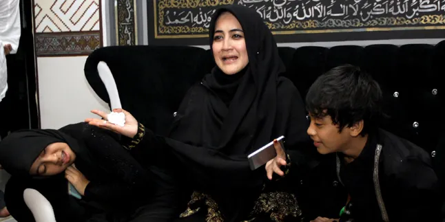 Pipik Dian Irawati: Pemadam Kebakaran Telat Datang Pipik Dian Irawati: Pemadam Kebakaran Telat Datang