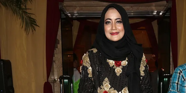 Pipik Ingin Segera Bangun Rumah dan Tinggal Bareng Anak Yatim Pipik Ingin Segera Bangun Rumah dan Tinggal Bareng Anak Yatim
