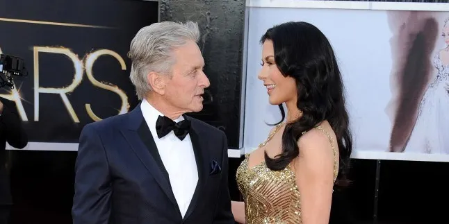 Pisah Dari Michael Douglas, Bagaimana Ekspresi Catherine Zeta Jones? Pisah Dari Michael Douglas, Bagaimana Ekspresi Catherine Zeta Jones?
