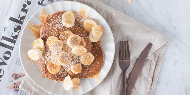 Kourtney Kardashian-style Fried Bananas, Looks More Luxurious Served on a Fancy Plate