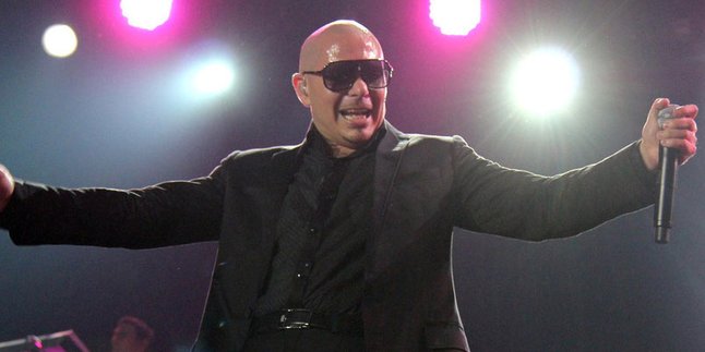 Pitbull Mengaku Tidak Bisa Dansa