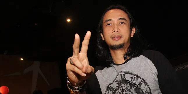 Piyu Tak Tahu Hubungan Istrinya Dengan Adiguna Makin 'Intim' Piyu Tak Tahu Hubungan Istrinya Dengan Adiguna Makin 'Intim'