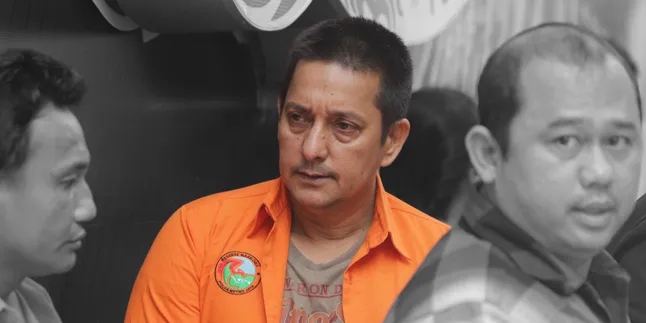 Polisi Dobrak Pintu Rumah Ibra Azhari Saat Lakukan Penggerebekan