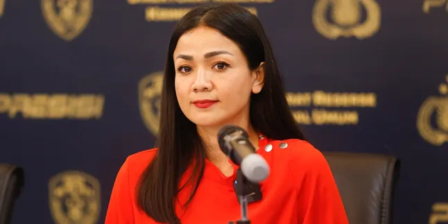 Polisi Tetapkan Tiga Tersangka Baru, Nirina Zubir Ajak Siapapun yang Mengalami Nasib yang Sama Untuk Angkat Bicara Polisi Tetapkan Tiga Tersangka Baru, Nirina Zubir Ajak Siapapun yang Mengalami Nasib yang Sama Untuk Angkat Bicara