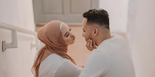 Poppy Bunga Melahirkan Anak Kedua Berjenis Kelamin Laki-laki, Ganteng Banget!