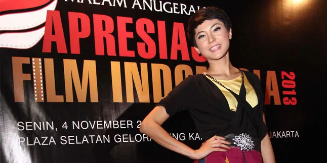 Poppy Sofia Serasa Jadi Merak di Ajang AFI 2013