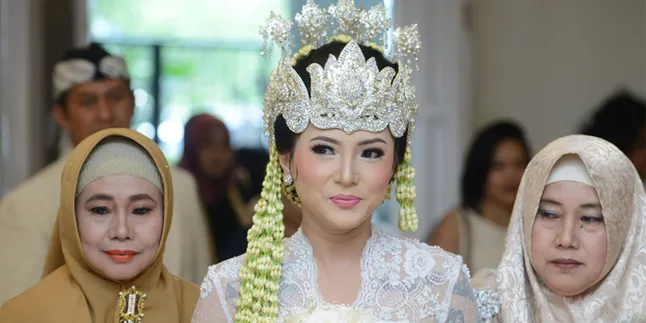 Poppy Sovia Cantik di Hari Pernikahan, Suaminya Sampai Pangling!