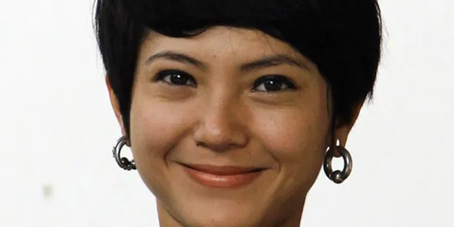 Poppy Sovia Dambakan Peran Feminin