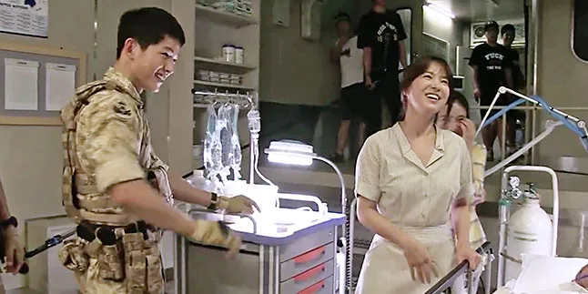 Populer Abis, 'Descendants of The Sun' Bakal Dibikin Versi Movie? Populer Abis, 'Descendants of The Sun' Bakal Dibikin Versi Movie?