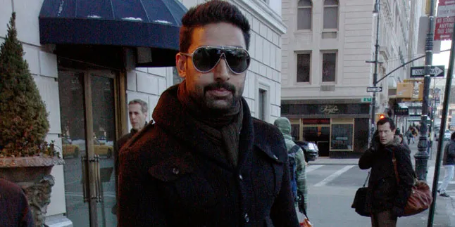 Pose Bareng, Abhishek Bachchan Pamer Keponakan Super Ganteng Pose Bareng, Abhishek Bachchan Pamer Keponakan Super Ganteng