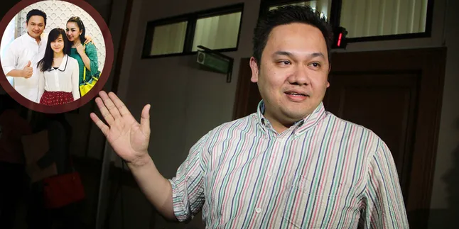 Pose Bareng Member JKT48 Jadi Hari Bahagia Farhat Abbas? Pose Bareng Member JKT48 Jadi Hari Bahagia Farhat Abbas?