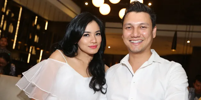 Pose Ciuman Titi Kamal - Christian Sugiono di 6 Negara, Romantis! Pose Ciuman Titi Kamal - Christian Sugiono di 6 Negara, Romantis!