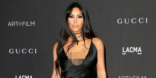 Pose Dalam Bath Tub, Kim Kardashian Nekat Umbar Bagian Pribadi Pose Dalam Bath Tub, Kim Kardashian Nekat Umbar Bagian Pribadi