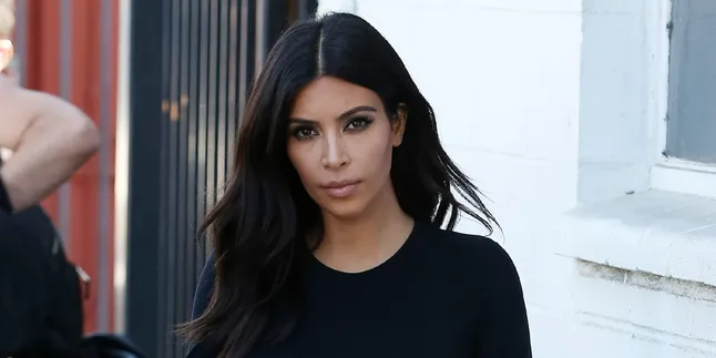 Pose di Majalah, Kali Ini Kim Kardashian Benar-Benar Bugil