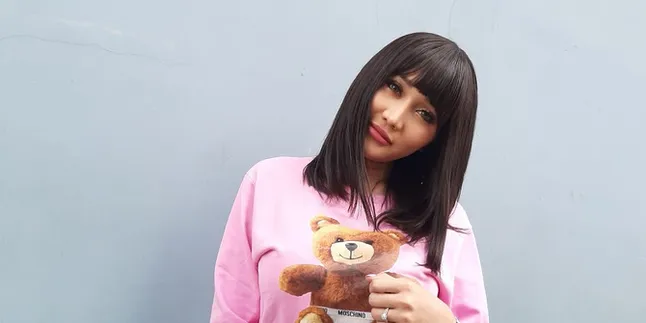 Pose Hot Tanpa Busana di Bathub, Lucinta Luna: Berhalucintaluna