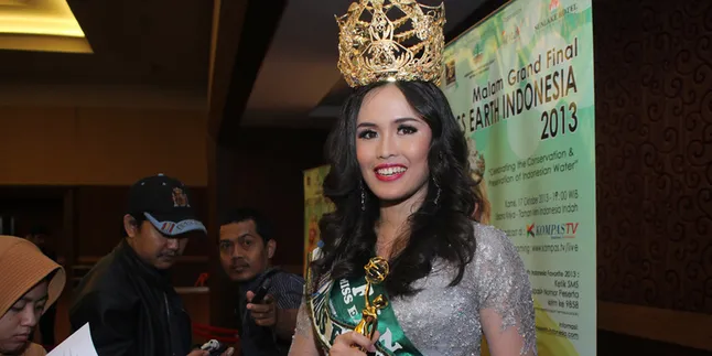 Pose Mesra Bareng Vin Rana, Nita Sofiani Dituding Tak Punya Hati Pose Mesra Bareng Vin Rana, Nita Sofiani Dituding Tak Punya Hati