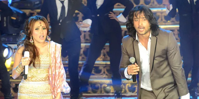 Pose Mesra Mata Sembab, Shaheer dan Ayu Ting Ting Dihujat Haters Pose Mesra Mata Sembab, Shaheer dan Ayu Ting Ting Dihujat Haters