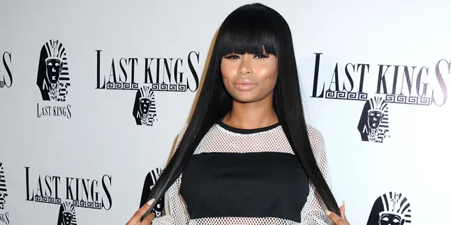 Pose Panas di Gurun, Blac Chyna Jiplak Gaya Kylie Jenner?