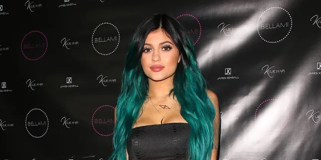 Pose Super Seksi Kylie Jenner Sukses Bikin Resah
