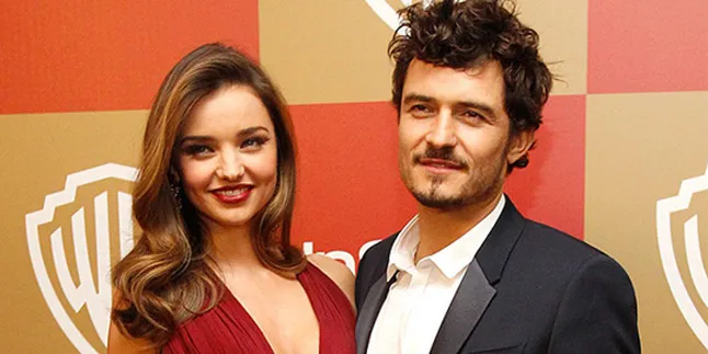 Pose Topless, Miranda Kerr Tunjukkan Sisi Nakal