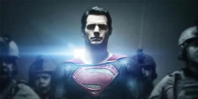 Poster Baru 'MAN OF STEEL', Superman Diborgol