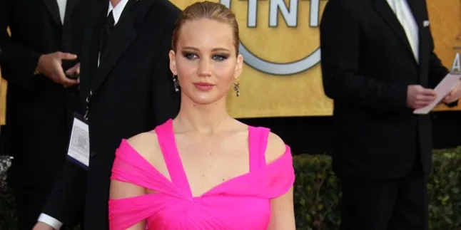 Poster Pemberontakan Jennifer Lawrence di 'MOCKINGJAY 2' Dirilis