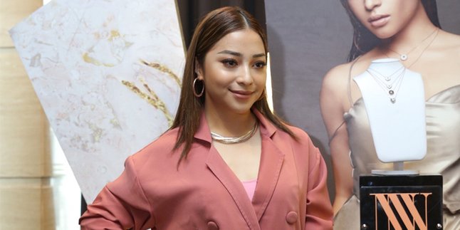 Posting Photo of Soaking in a Bath Tub, Nikita Willy is Said to be Bathing in Diamonds