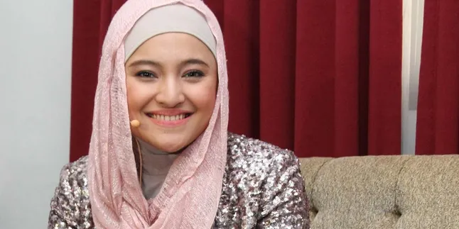Posting Foto di Socmed, Marshanda Lepas Hijab? Posting Foto di Socmed, Marshanda Lepas Hijab?