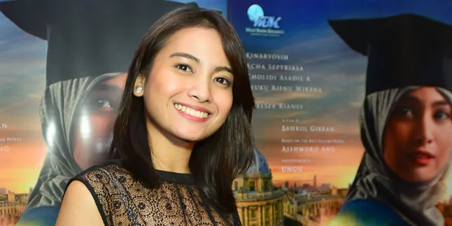 Posting Foto Dirangkul Mesra, Acha Septriasa Rayakan Hari Jadian