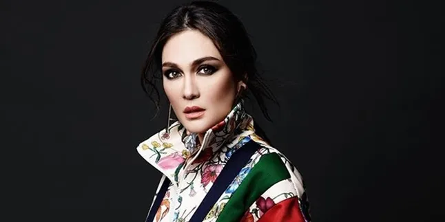 Posting Foto Ini, Luna Maya Curhat: Aku Bijak Karena Aku Pernah Bodoh Posting Foto Ini, Luna Maya Curhat: Aku Bijak Karena Aku Pernah Bodoh