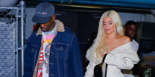 Posting Foto Mesra, Kylie Jenner Sebut Travis Scott 'Partner in Crime' Posting Foto Mesra, Kylie Jenner Sebut Travis Scott 'Partner in Crime'