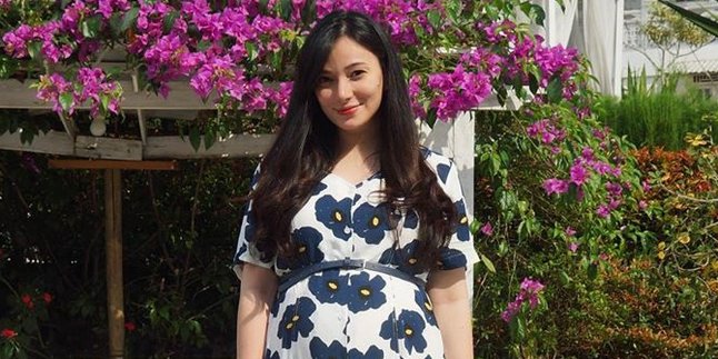 Posting a Photo Wearing a House Dress, Asmirandah Still Looks Beautiful While Showing Off Her Baby Bump