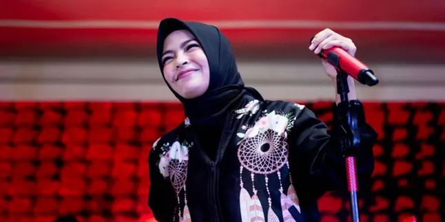 Posting Foto Saat Konser, Tantri Kotak Kangen Manggung Lagi dan Bertemu Fans Posting Foto Saat Konser, Tantri Kotak Kangen Manggung Lagi dan Bertemu Fans