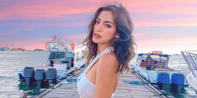 Posting Sexy Photos, Jessica Iskandar Gets Scolded by Netizens for Not Respecting Fasting People