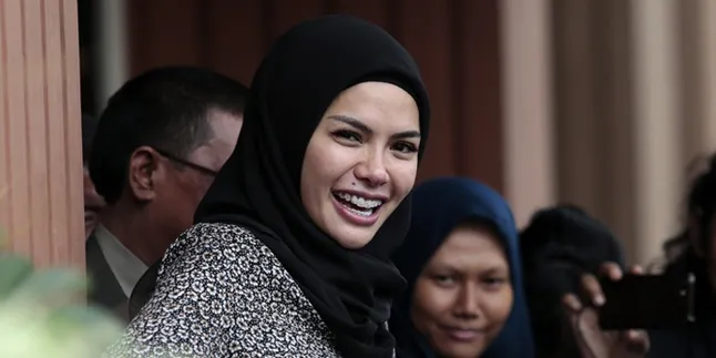 Posting Gambar Uang di Instagram, Nikita Mirzani Ngaku Sengaja Pamer